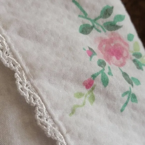 Vintage White Floral Long Robe With Lace Accents &amp; Belted Waist