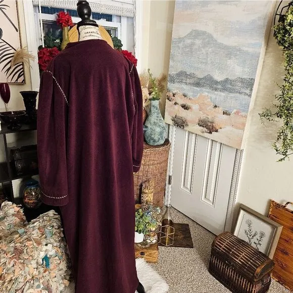 VTG Vanity Fair Velour Maroon Quilted Lounge Coat.