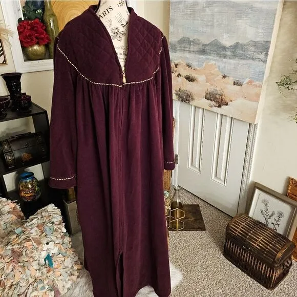 VTG Vanity Fair Velour Maroon Quilted Lounge Coat.