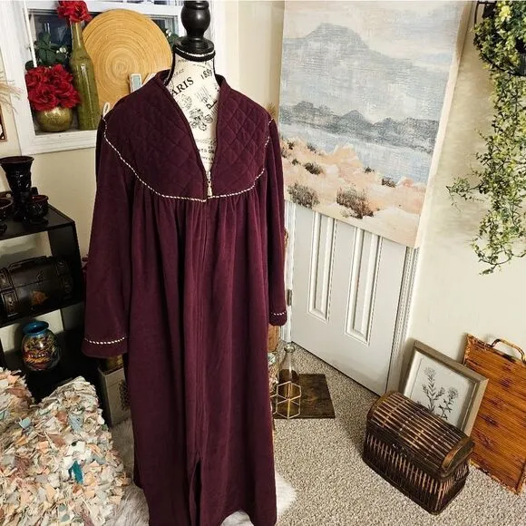 VTG Vanity Fair Velour Maroon Quilted Lounge Coat.