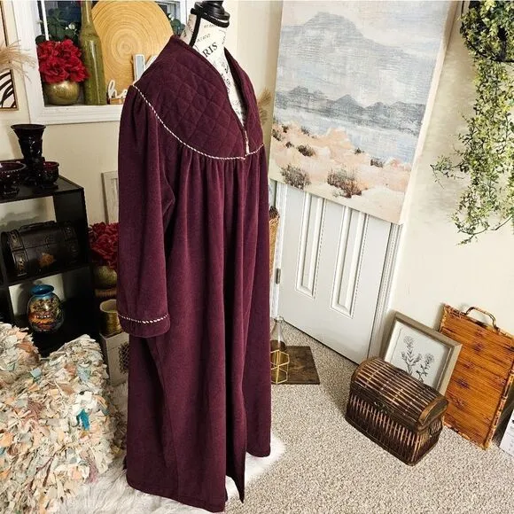 VTG Vanity Fair Velour Maroon Quilted Lounge Coat.