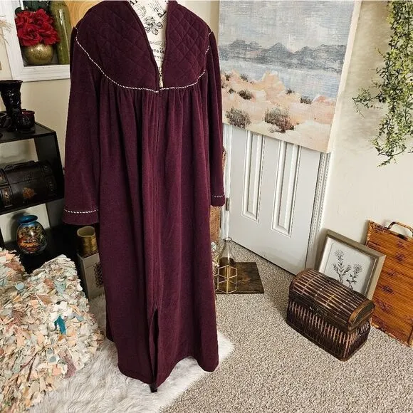 VTG Vanity Fair Velour Maroon Quilted Lounge Coat.
