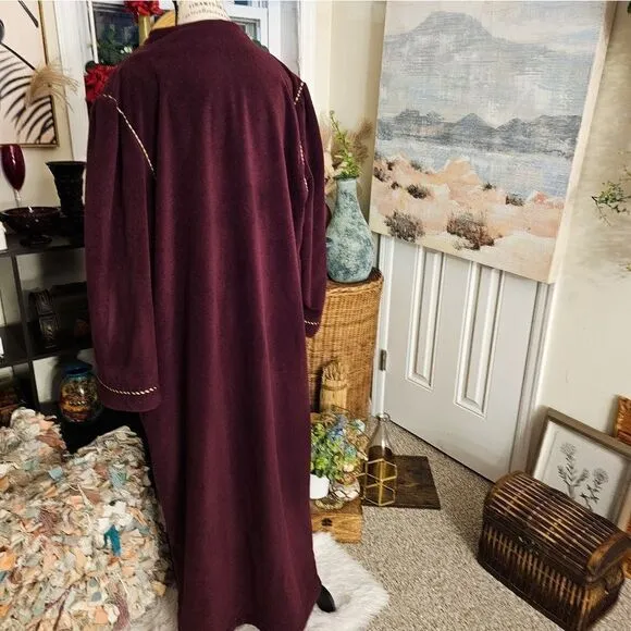 VTG Vanity Fair Velour Maroon Quilted Lounge Coat.