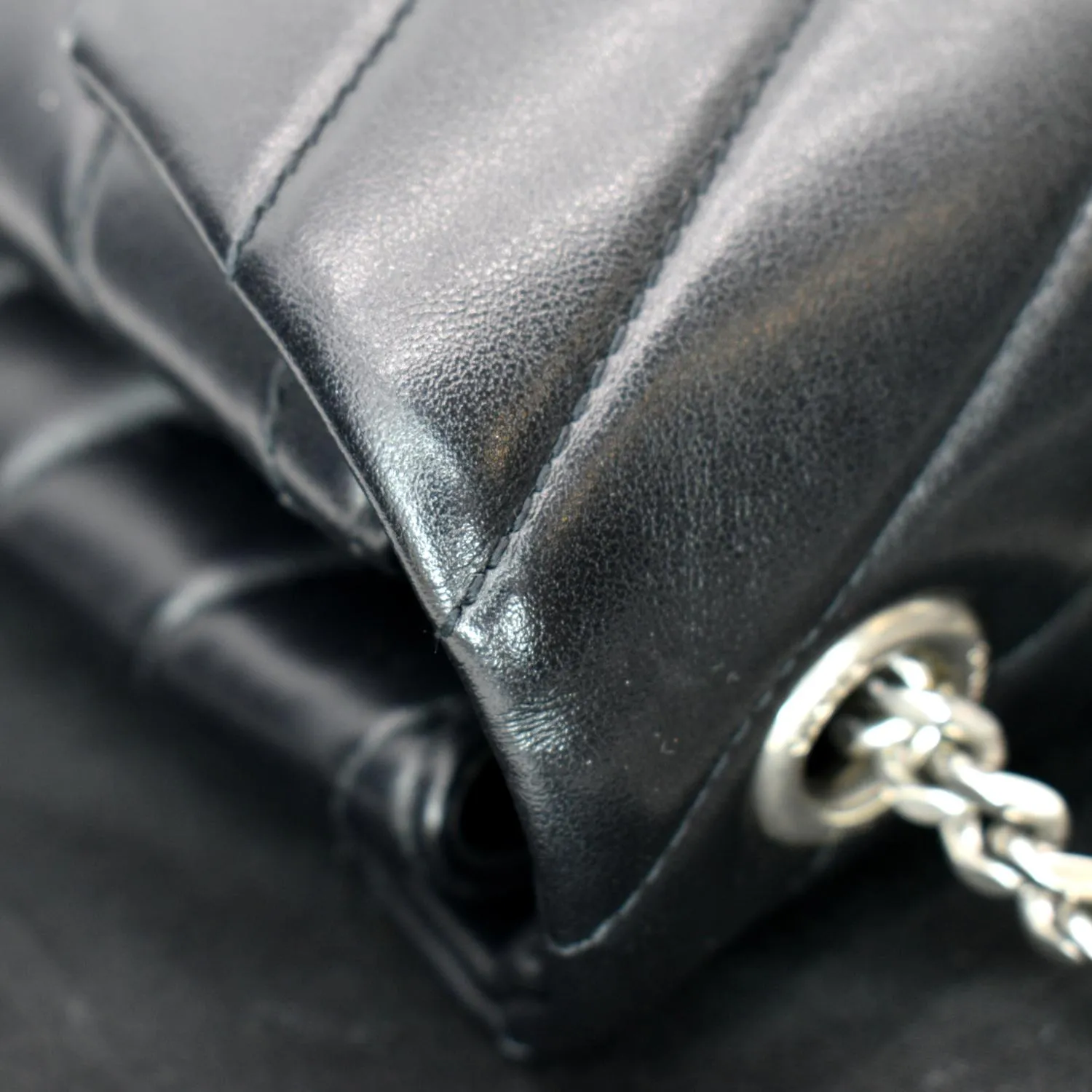 YVES SAINT LAURENT Medium Loulou Matelasse Leather Chain Shoulder Bag Black
